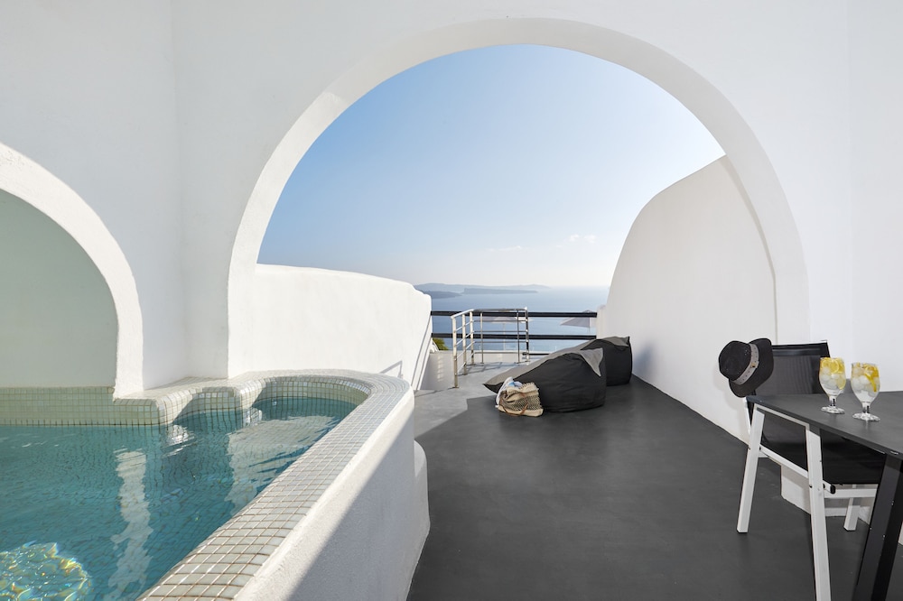 Honeymoon Suite, Hot Tub - Photo 34
