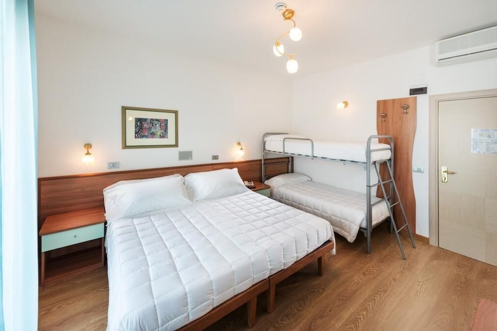 Standard Quadruple Room, Balcony photo 3