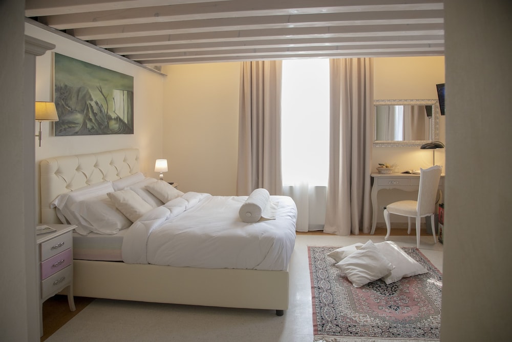 Deluxe Suite photo 3