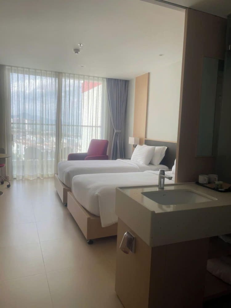 Superior Double or Twin Room, Balcony, Partial Ocean View