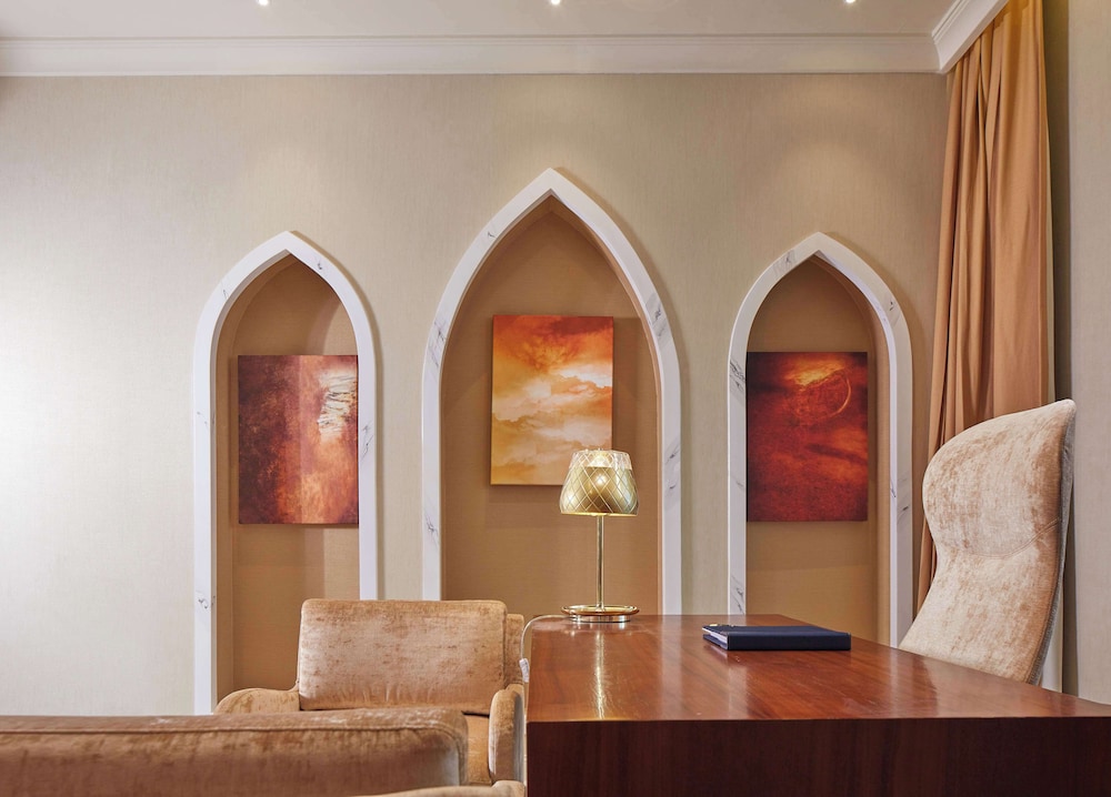Junior Suite, City View (Quad) photo 3
