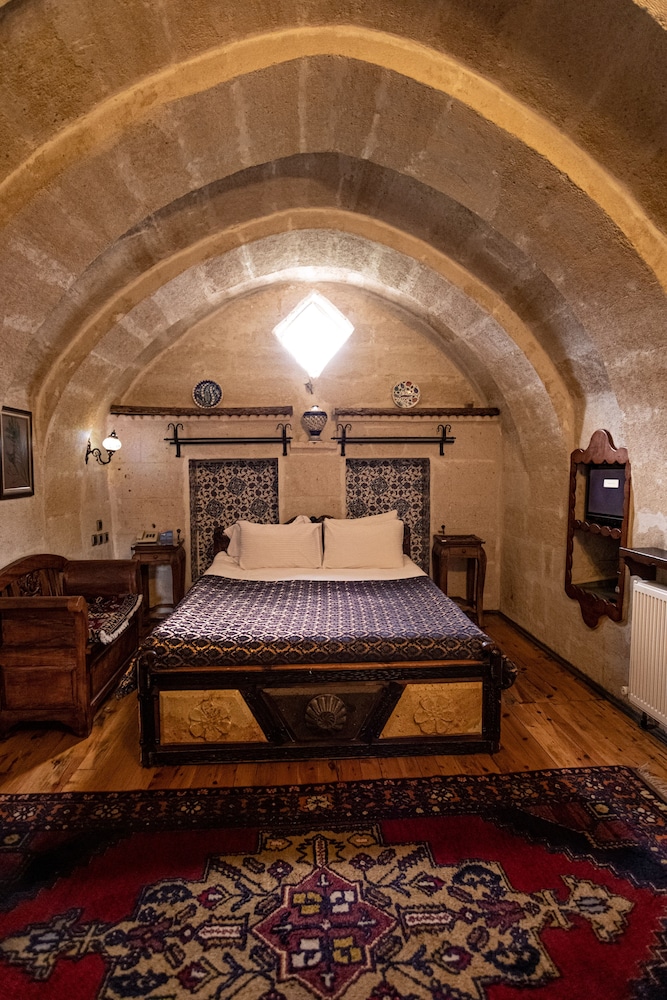 Cave Suite - Photo 9