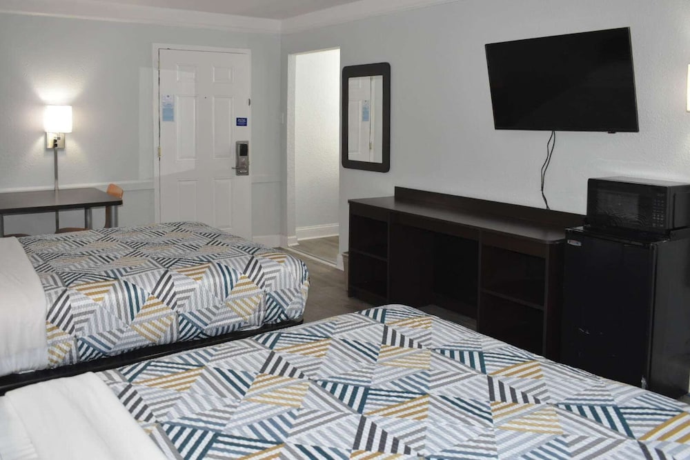 Standard Room, 2 Double Beds, Non Smoking - Photo 3