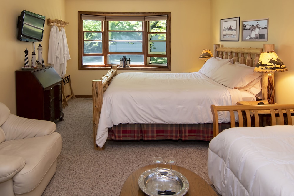 Deluxe Double Room, Ensuite (Back Woods Suite) photo 2