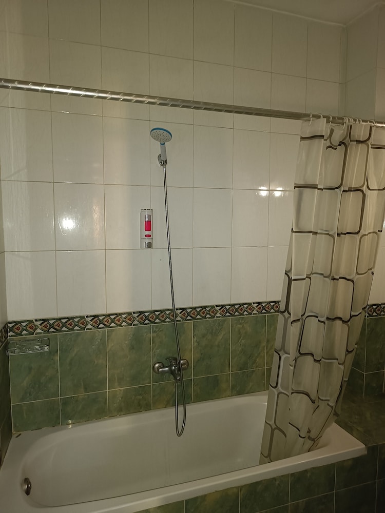 Standard Triple Room, City View - Photo 4
