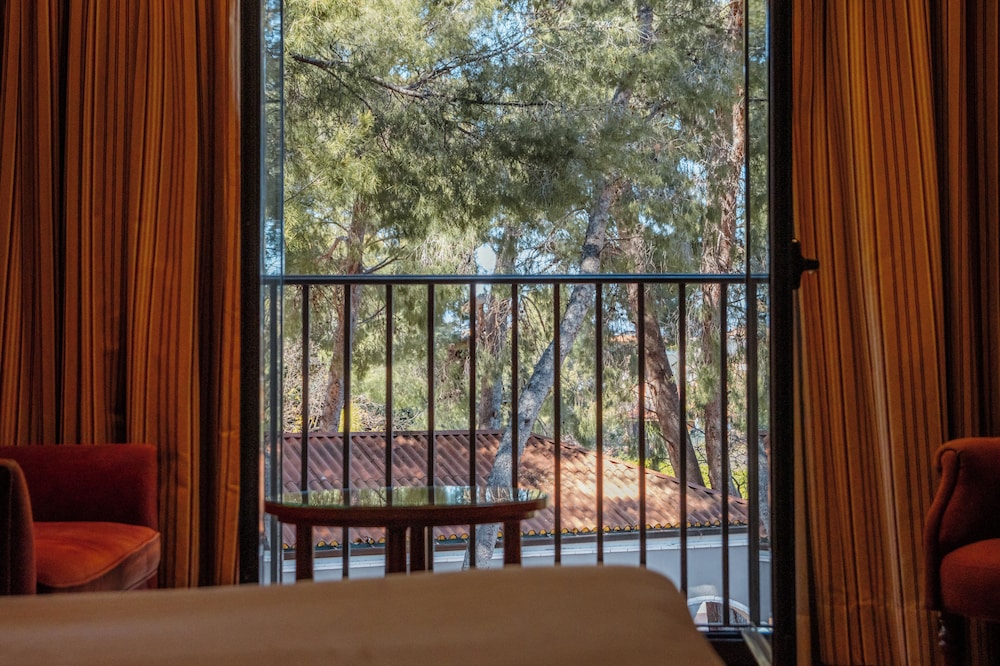Deluxe Double or Twin Room - Photo 6