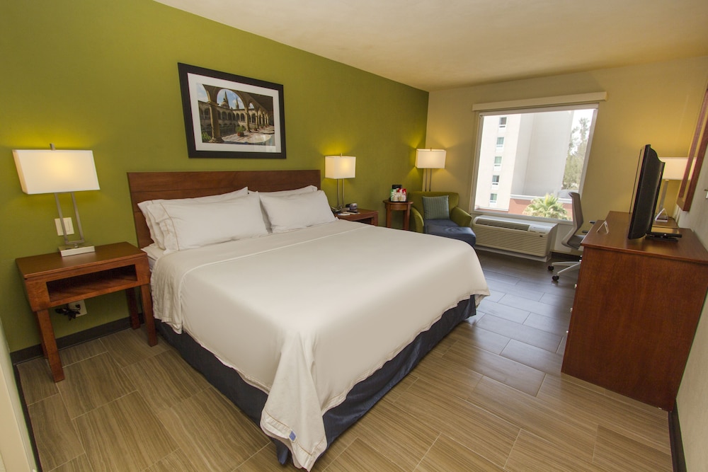 Standard Room, 2 Queen Beds (Central Building)