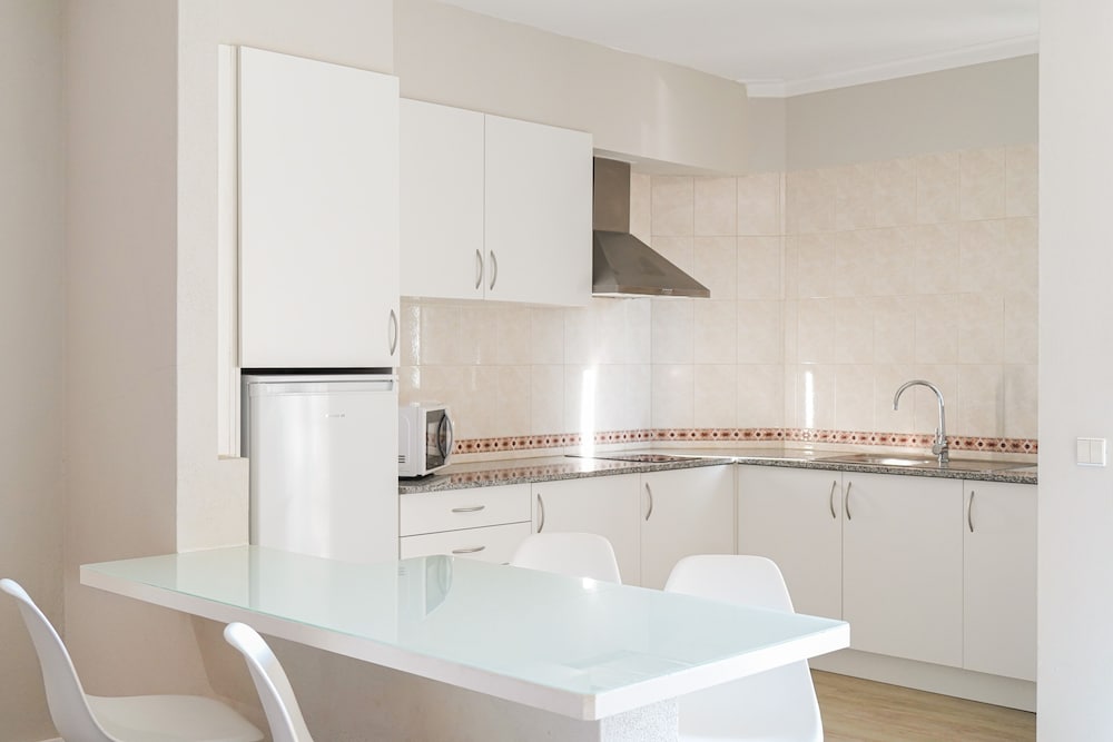 Apartment, 2 Bedrooms, Pool View - Photo 4