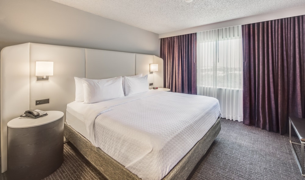 Premium Suite, 1 Bedroom (Mobility Accessible, Tub)