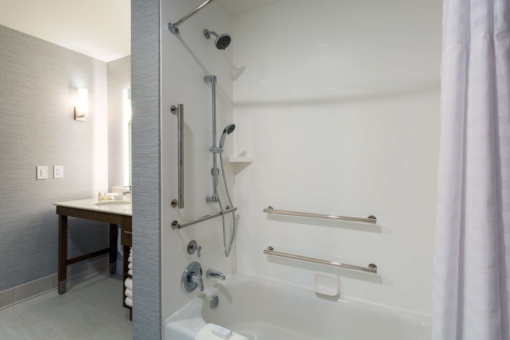 Suite, 2 Queen Beds, Accessible, Bathtub (Mobility & Hearing) - Photo 7