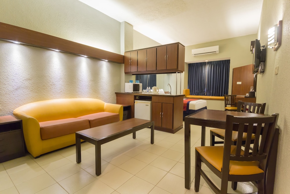 Suite, 1 Queen Bed, Non Smoking - Photo 4