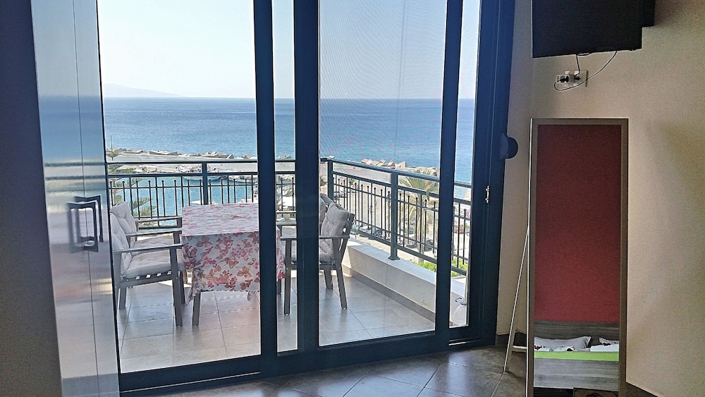Apartment, 2 Bedrooms, Sea View photo 3