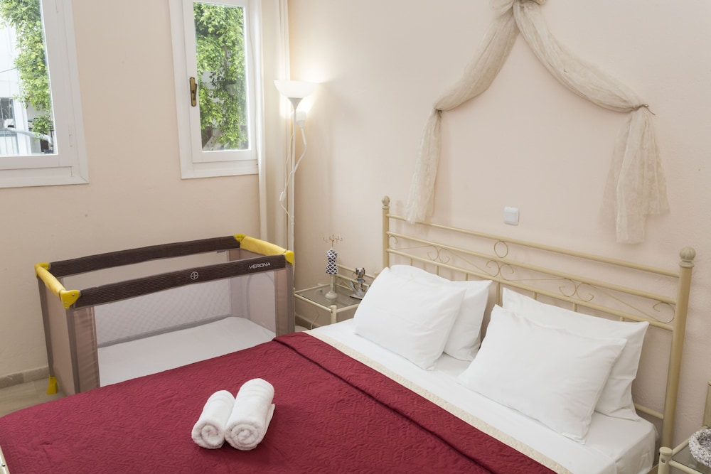 Family Apartment, 2 Bedrooms, Partial Sea View photo 2