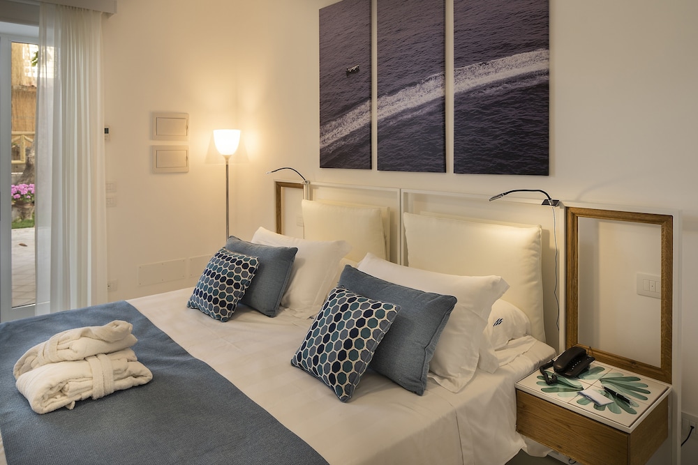 Triple Room, Sea View - Photo 1