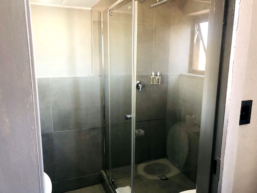 Standard Twin Room, 2 Twin Beds - Photo 20