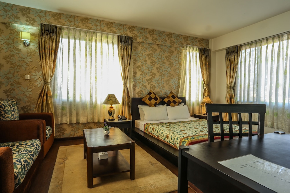 Business Suite, City View