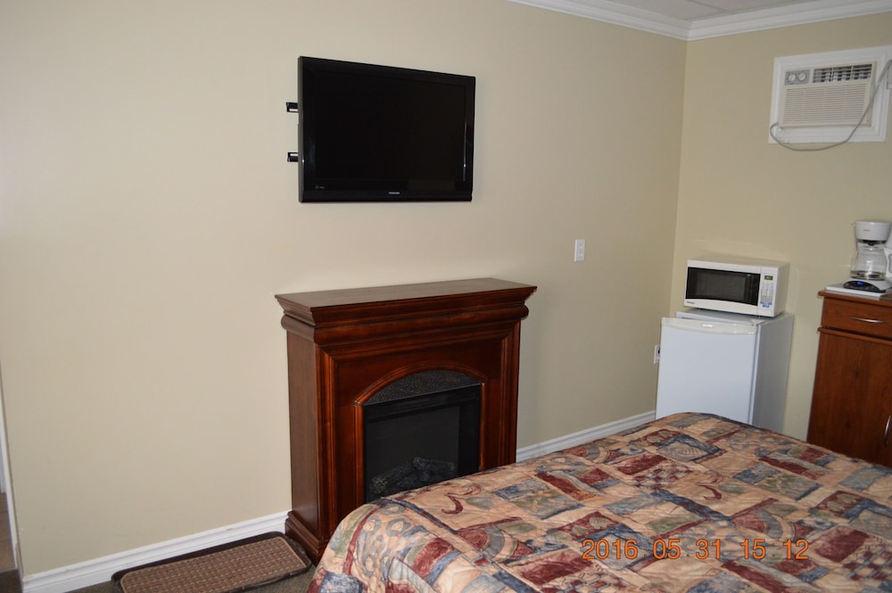 Standard Room, 1 Queen Bed photo 3