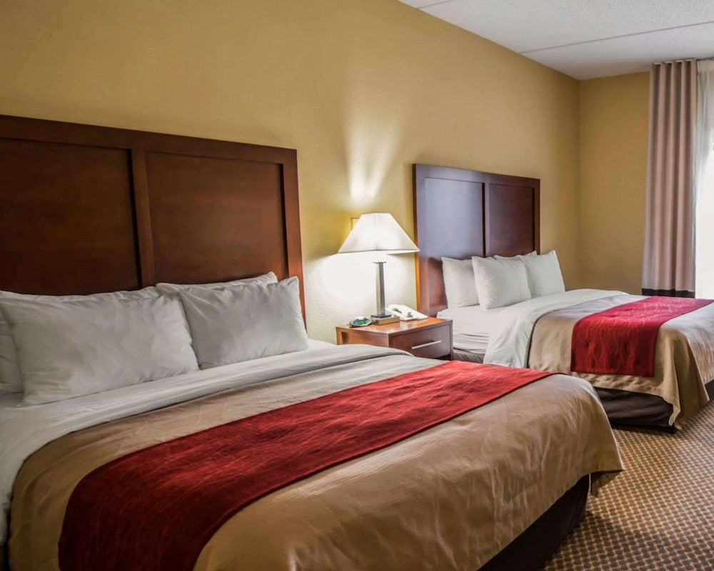 Standard Room, 2 Queen Beds, Non Smoking - Photo 2