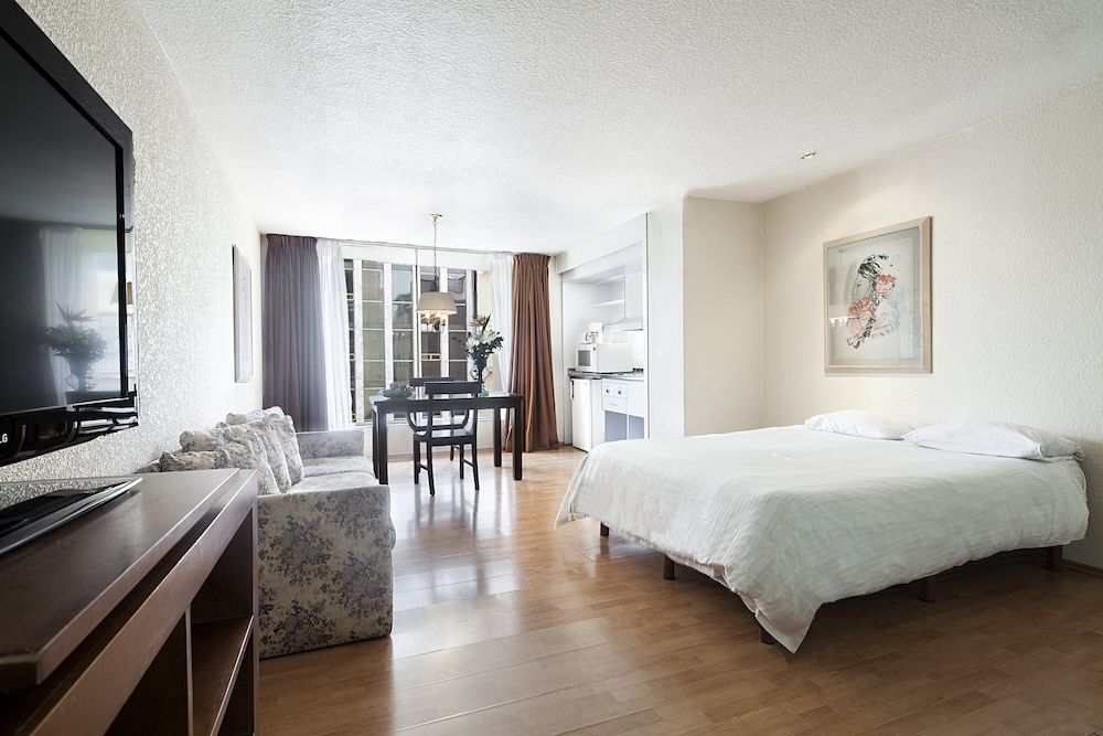 Senior Double Room, 1 Queen Bed photo 2