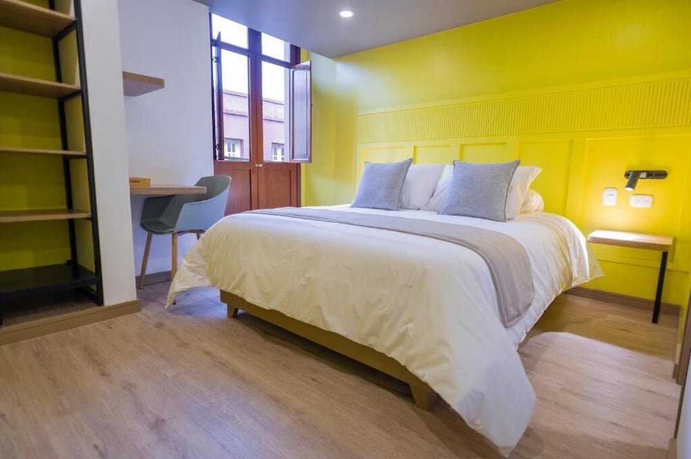 Single Room, Balcony, City View photo 2