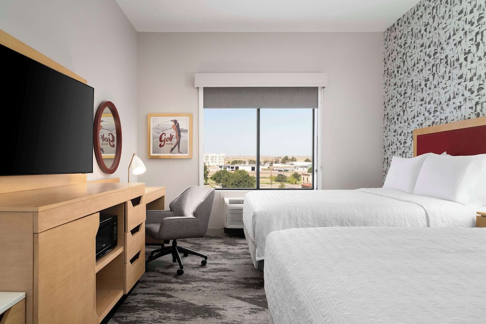 Room, 2 Queen Beds, Refrigerator & Microwave - Photo 1