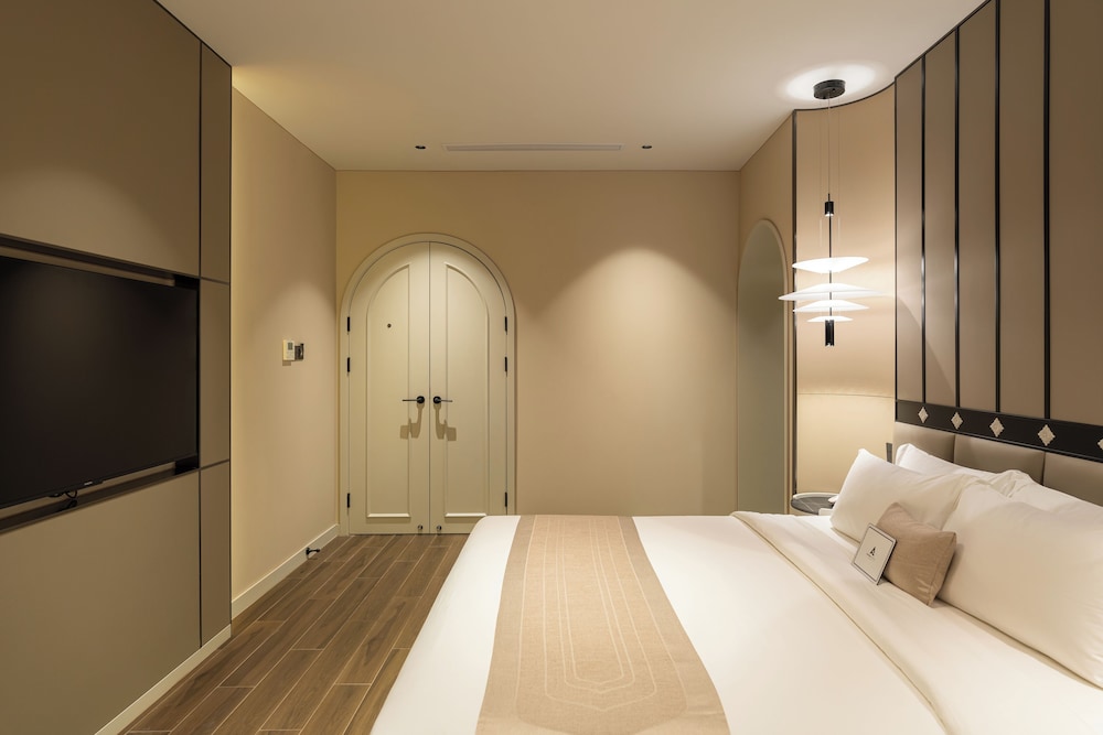 Room, 1 King Bed, Bathtub