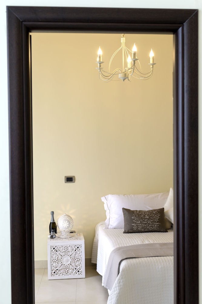 Deluxe Double Room - Photo 17
