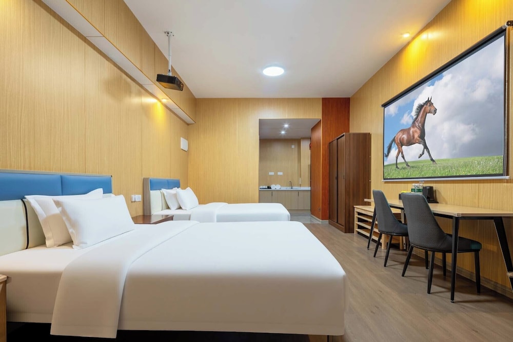 Luxury Twin Room, City View