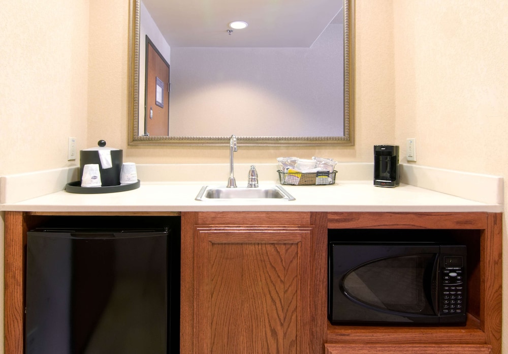 One room suite two queens non smoking photo 3