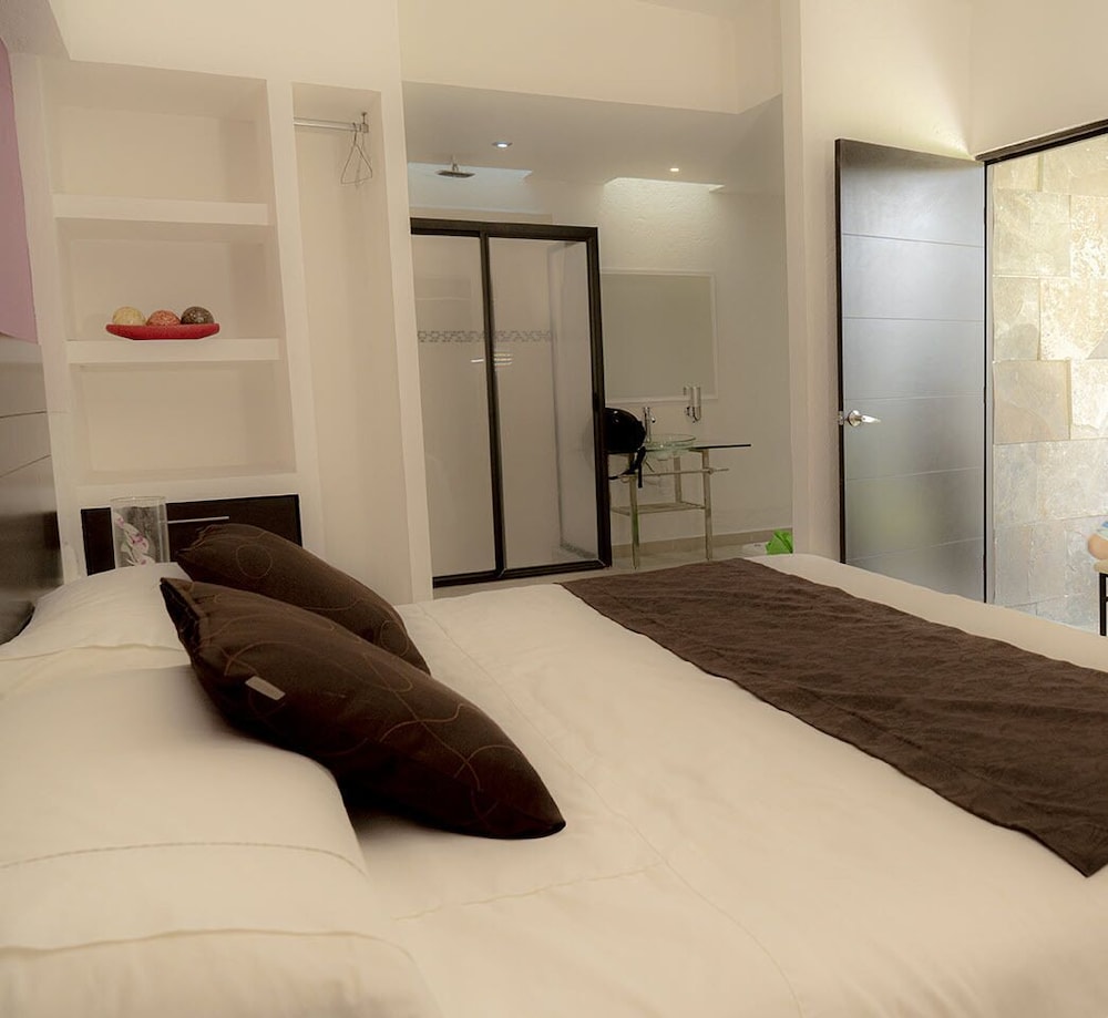 Premium Room, 1 King Bed, Hot Tub, Garden View