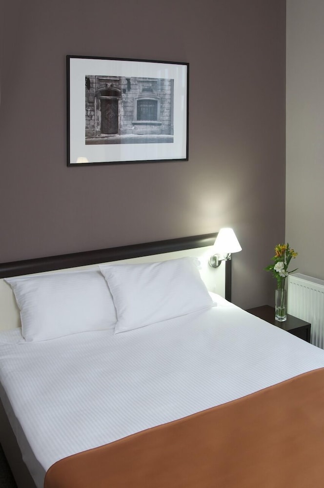 Standard Room, 1 Queen Bed - Photo 5