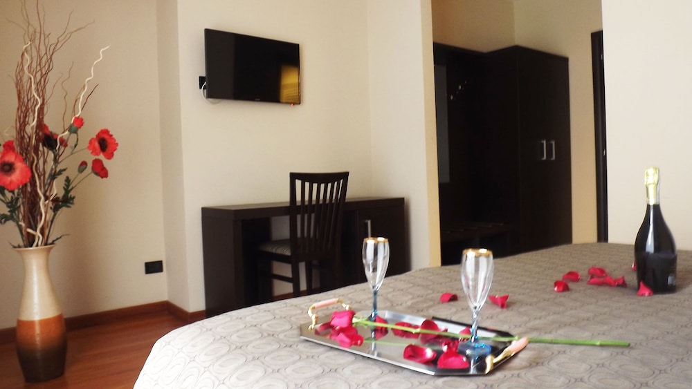 Single Room thumbnail 6