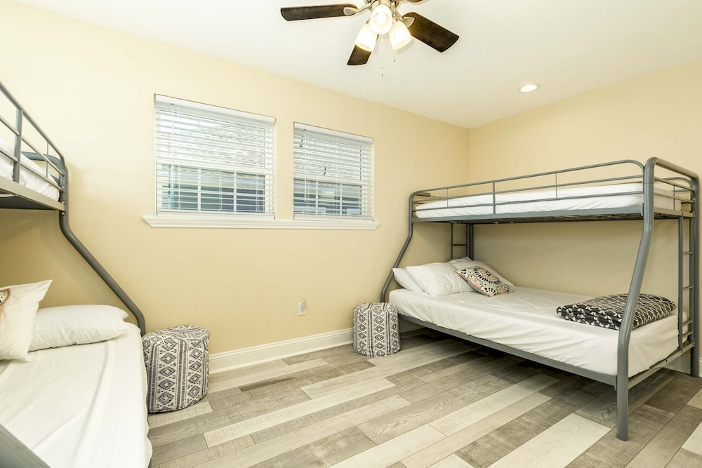 House (4 Bedrooms) photo 2
