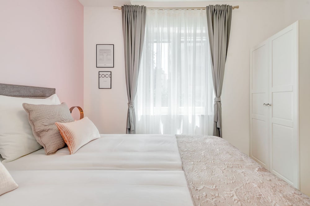 Superior Twin Room (Paris) photo 1