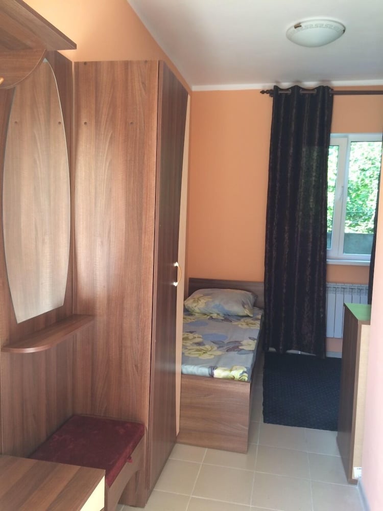 Basic Twin Room photo 2