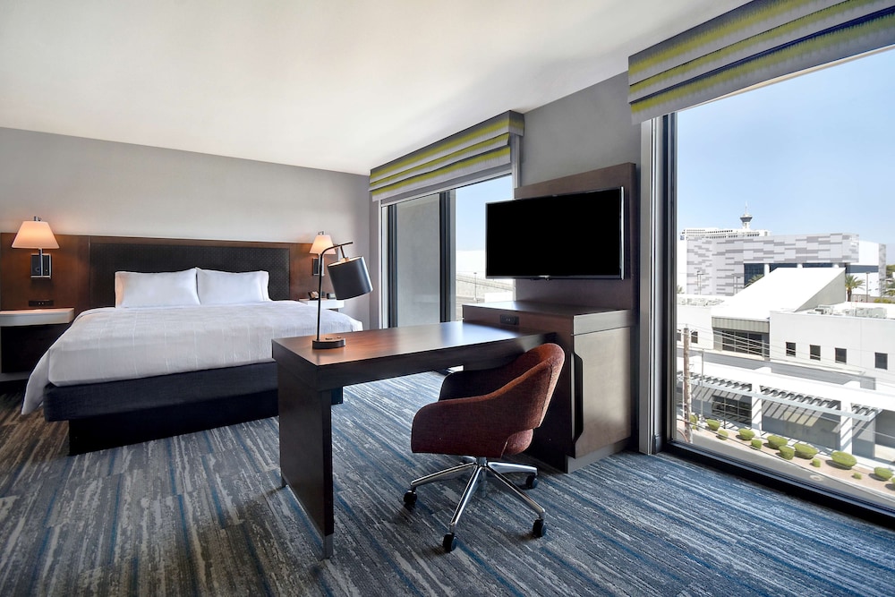 Suite, 1 King Bed, Accessible (Roll-In Shower) - Photo 2