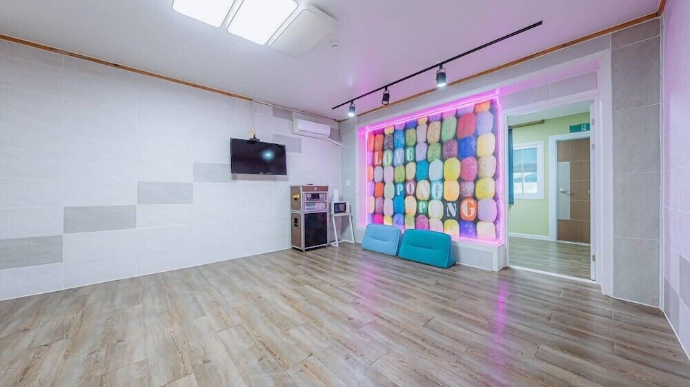 Room (sellin) - Photo 1