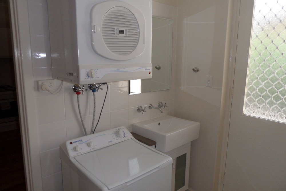 Warwick Apartment photo 3