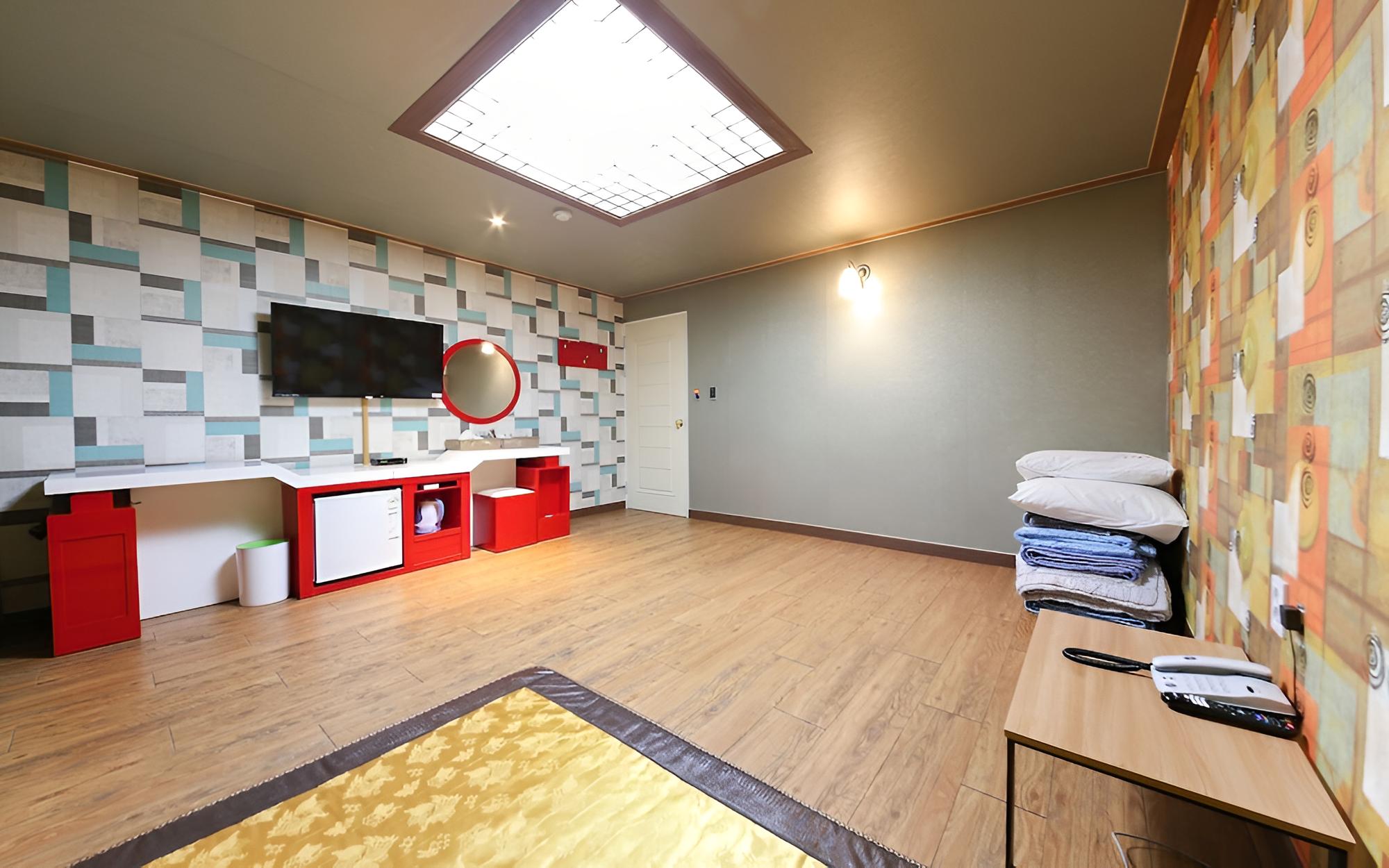 Room (Korean-style Ondol Room) photo 1