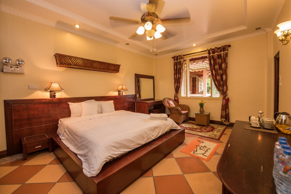 Deluxe Double Room, 1 Queen Bed, Lake View