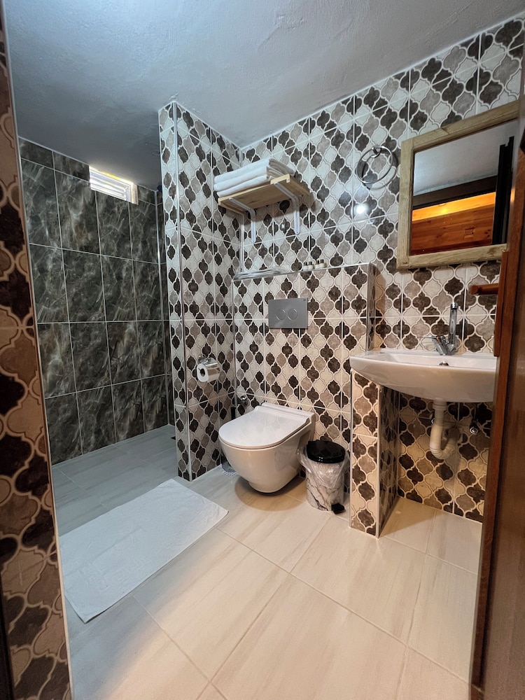 Family Bungalow, 4 Bedrooms, Balcony, River View, Jacuzzi photo 2
