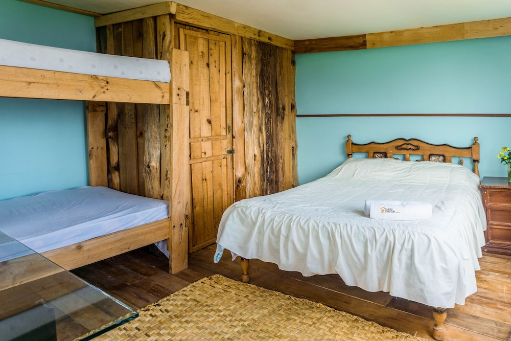 Basic Cabin, Balcony, Mountain View photo 3