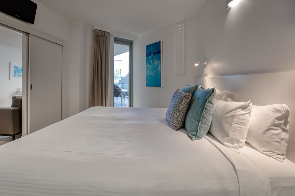 One Bedroom Partial Beach View photo 3