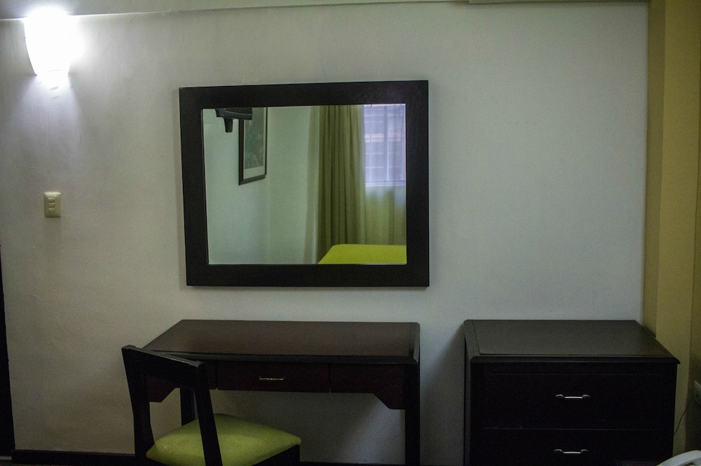 Standard Double Room, 2 Queen Beds photo 2