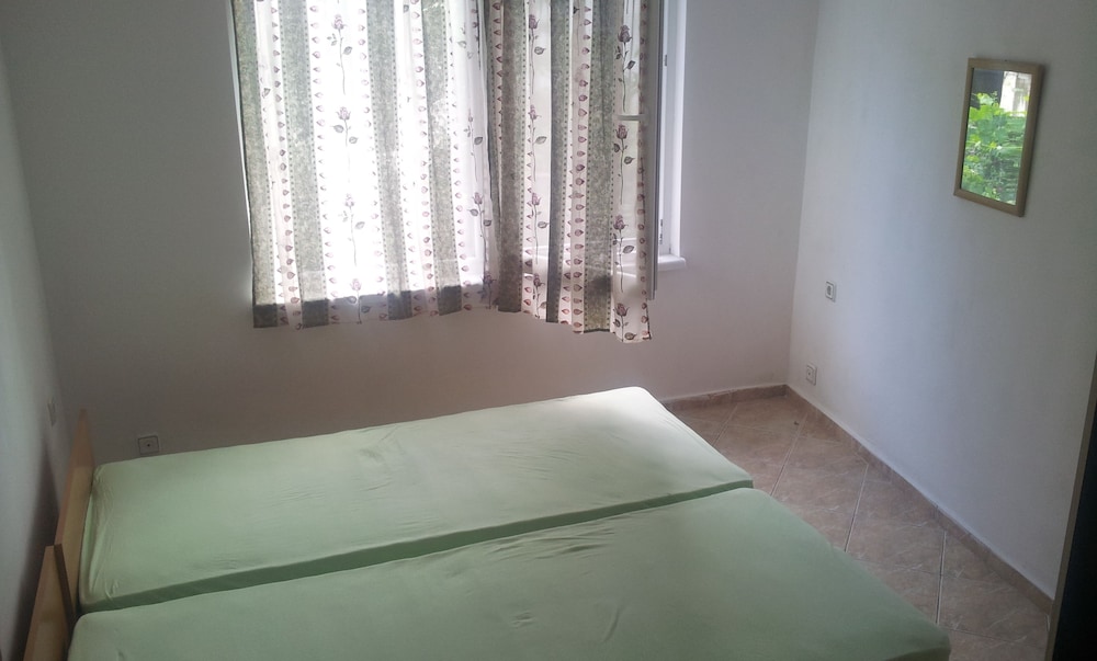 Economy Apartment, Non Smoking, Patio photo 3