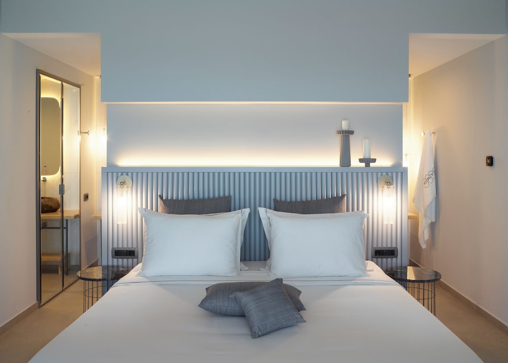 Grand Suite with Private Pool &amp; Outdoor living area - Sea View - Photo 1