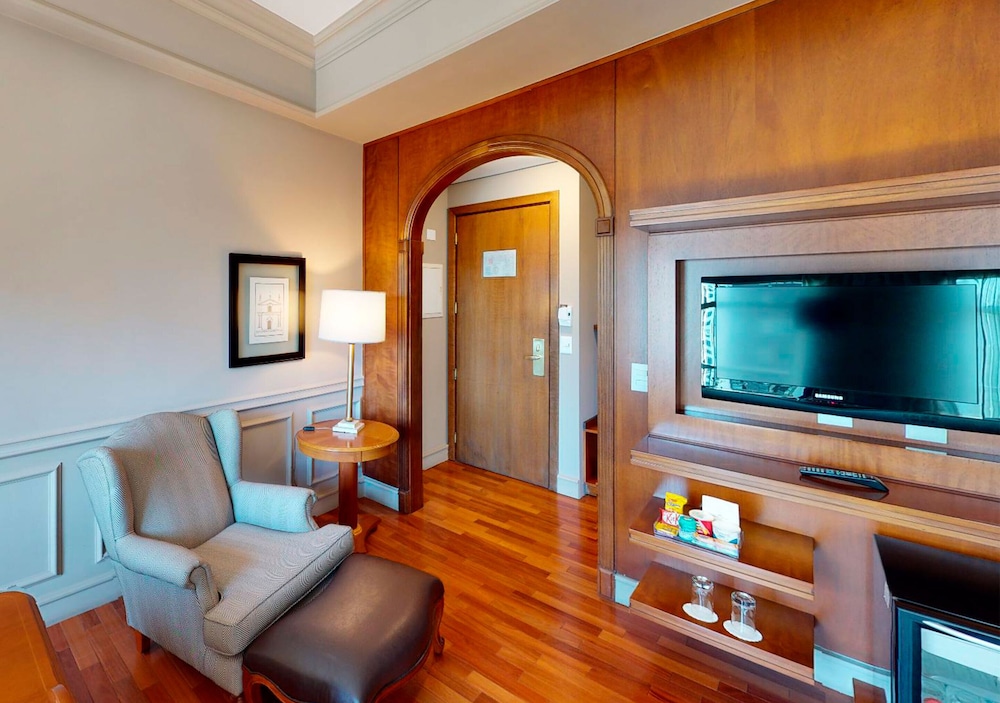 Superior Twin Room thumbnail 6