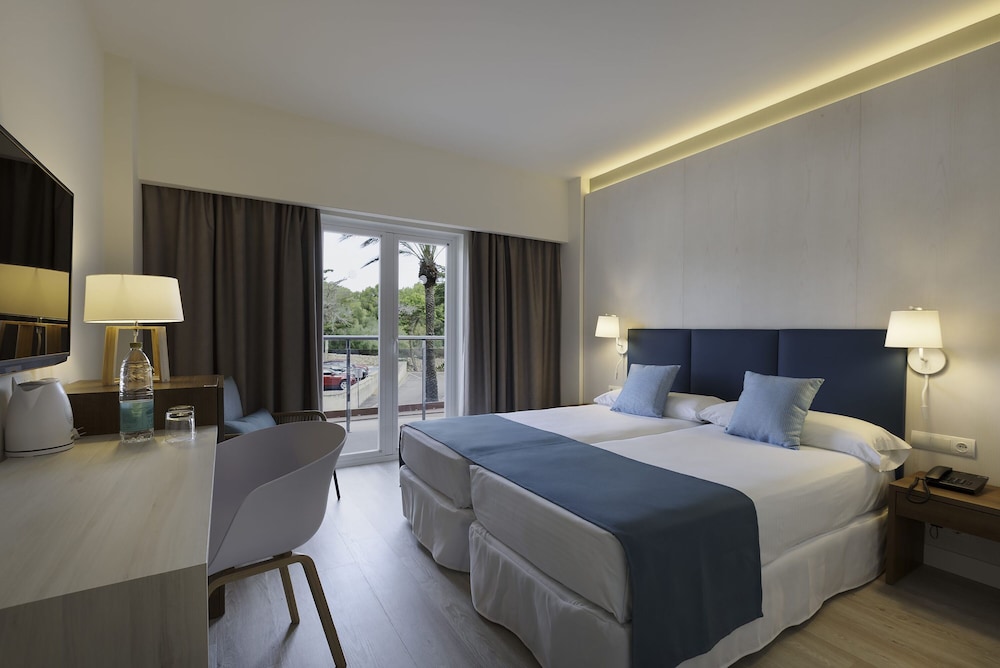 Double Room (2 Adults) - Photo 1