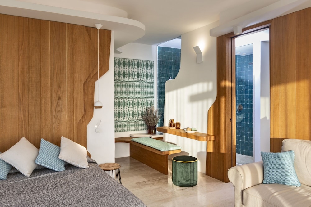 Queen Suite with Sea View