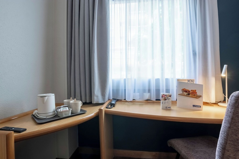 Room - Photo 11